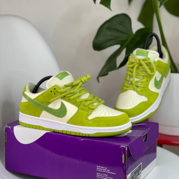 Nike SB Dunk Low "Green Apple"