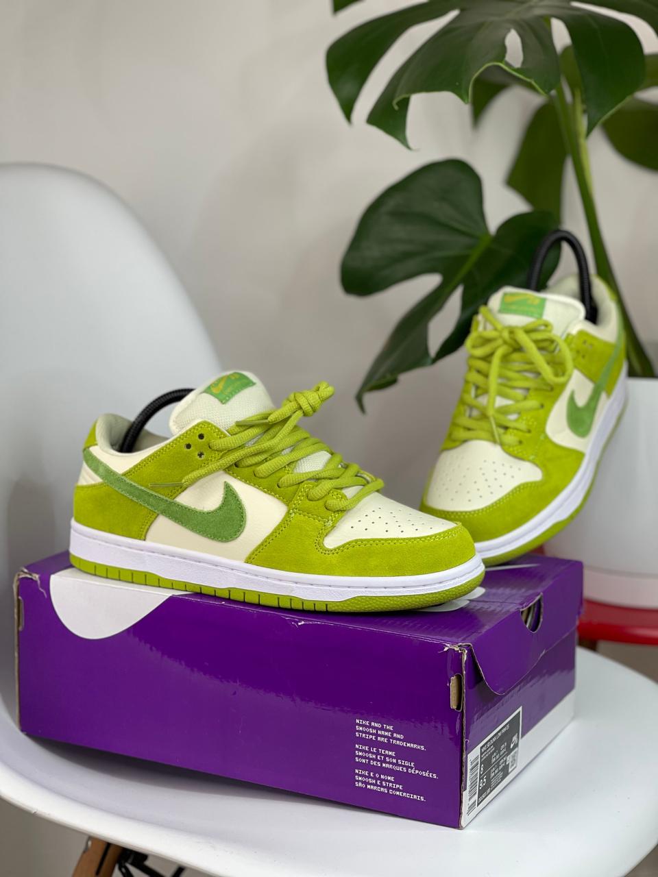 Nike SB Dunk Low "Green Apple"